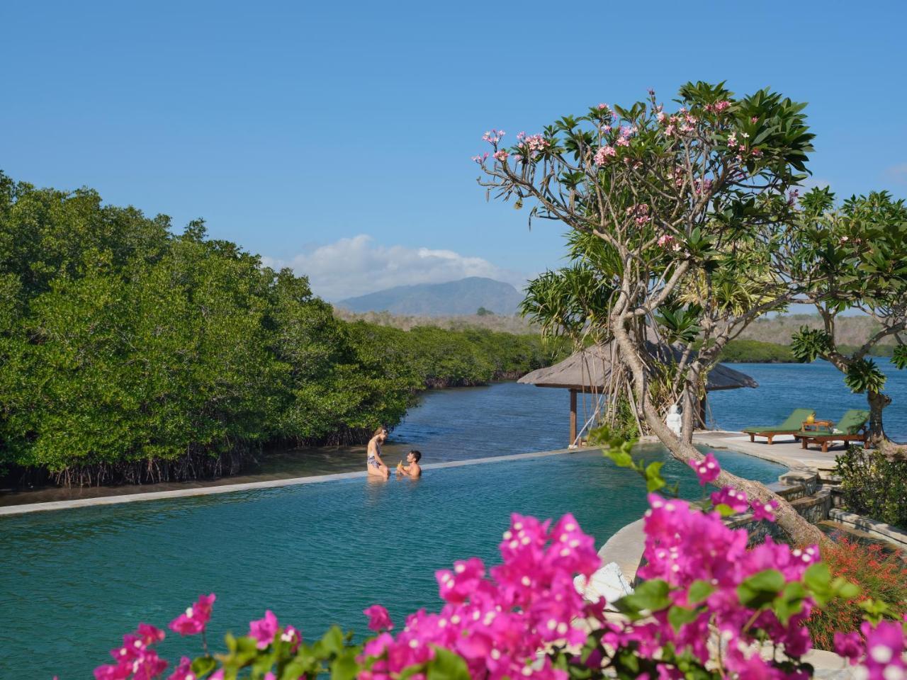 Mimpi Resort Menjangan Banyuwedang Exterior photo